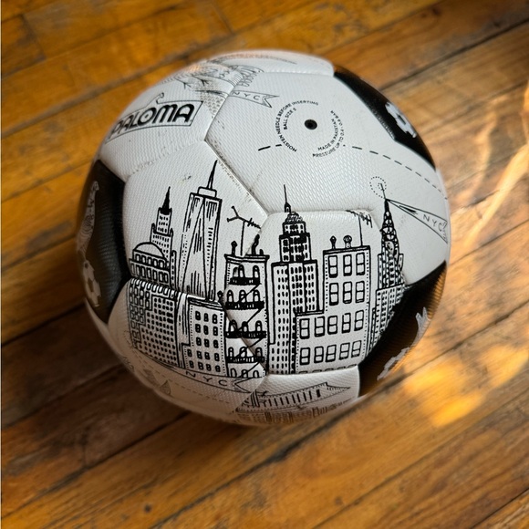 Size 5 Paloma soccer Ball - Picture 2 of 2